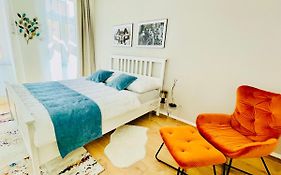 Colorful&Quiet Apartment in Beautiful Viennese Building